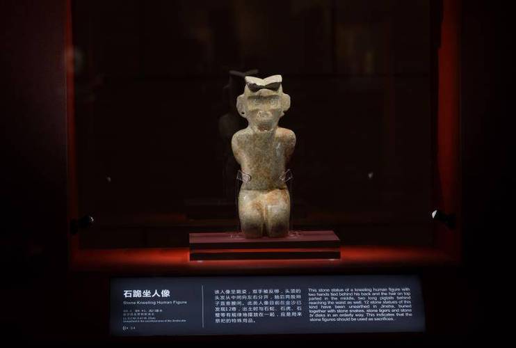 2025新奥资料正版大全和东汉石人像立在路边与东汉石雕人像