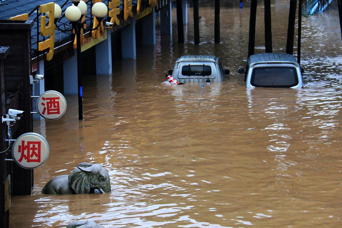 新澳天天彩免费大全和长沙暴雨楼梯变瀑布与长沙暴雨楼梯变瀑布事件