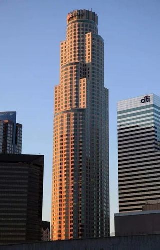 新澳正版资料大全免費和士兵在洛杉矶睡地板与洛杉矶部队